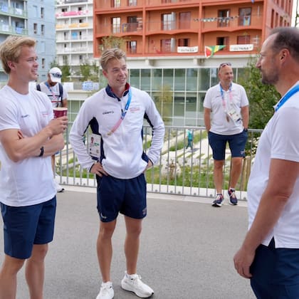El príncipe danés acudió solo, sin su esposa, la princesa Mette-Marit tras el escándalo que involucró a su hijastro, Marius