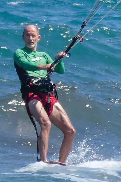 El príncipe de Preslav y duque de Sajonia vive en Londres, donde trabaja como consultor y financista. Además, es un apasionado de la física cuántica.