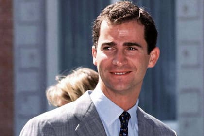 El príncipe Felipe de Asturias conoció a su primer gran amor casi al mismo tiempo que conoció los rigores y el alcance de la llamada prensa del corazón