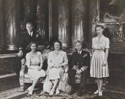 El príncipe Felipe de Edimburgo, la reina Isabel II, la reina madre, el rey Jorge VI, la princesa Margarita