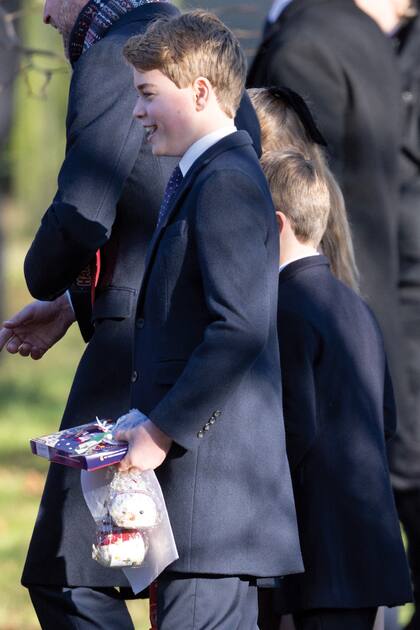 El príncipe George, muy sonriente