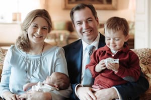 El príncipe Guillermo de Luxemurgo, junto a su esposa, Estefanía de Lannoy, y sus dos hijos