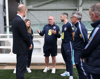 El príncipe Guillermo habló con el cuerpo técnico de la selección de Inglaterra