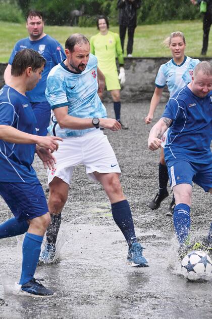 El príncipe Haakon en acción. En días cumple 50 y se mantiene en muy buena forma.