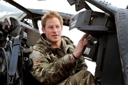 El príncipe Harry podrá utilizar sus medallas como miltiar retirado, pero no su uniforme de capitán general de los Royal Marines, que le traspasó su abuelo Felipe de Edimburgo