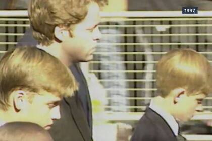 El príncipe Harry tenía 12 años cuando murió su madre, Lady Diana Spencer, la misma edad tenía el conductor Martin Lewis cuando murió su madre