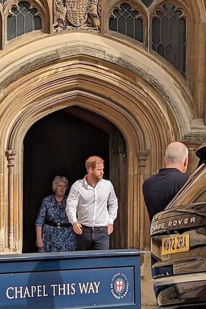 El príncipe Harry visitó la tumba de su abuela en la capilla de Saint George, en Windsor.