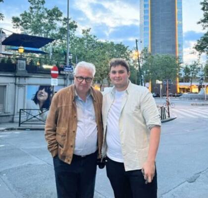 El príncipe Laurent de Bélgica junto a su hijo Clément Vanderkerckhove. Fuente: X