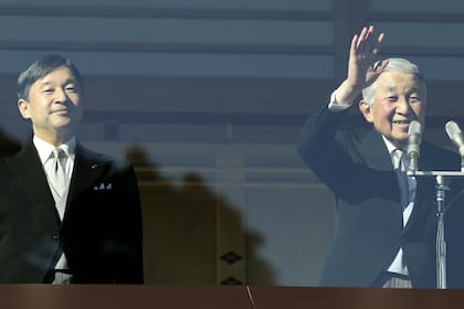 Naruhito junto a su padre el exemperador Akihito.