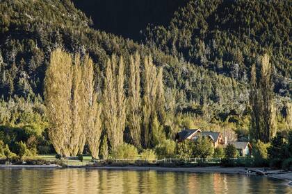 El privilegiado entorno natural de la estancia Peuma Hue ("el lugar de los sueños" en lengua mapuche), en el PN Nahuel Huapi, resultó inspirador para Evelyn Hoter.