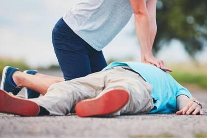 El procedimiento puede causar, además de rotura de costillas, sangrado interno, y daño en los pulmones, graves problemas neurológicos