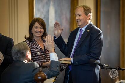 El procurador de Texas comenzó su cargo en el 2015