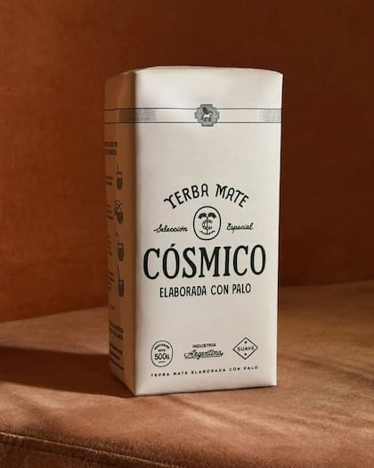 El producto se elabora en la provincia de Misiones (Foto: Instagram @yerbacosmico / @williamhereford)