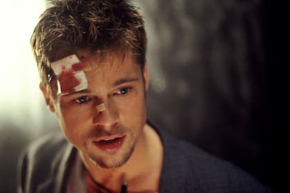 El productor Arnold Kopelson entendía que la presencia de Pitt en Pecados capitales sería un gancho para echarle un poco de luz a la oscuridad latente en el film