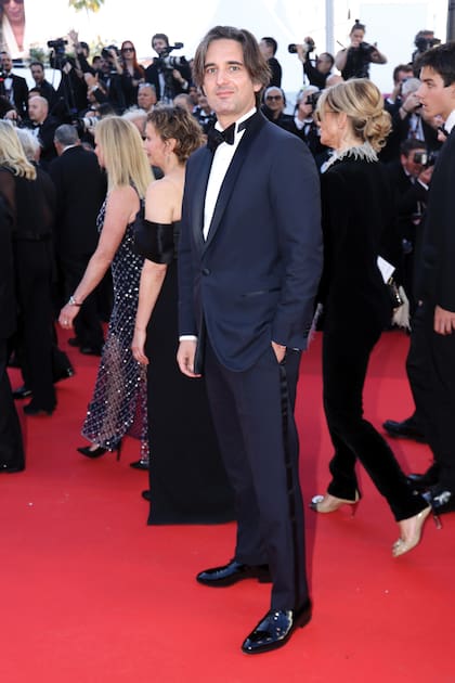 El productor de cine francés Dimitri Rassam, ex marido de Charlotte Casiraghi, impecable con su smoking