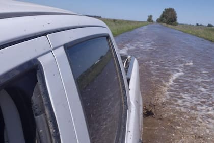 El productor denuncia anegamientos por el mal manejo del agua y complicidad del municipio