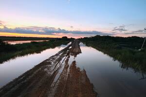 Las feroces lluvias que cayeron en pocos días dejaron intransitables los caminos del noroeste santafesino