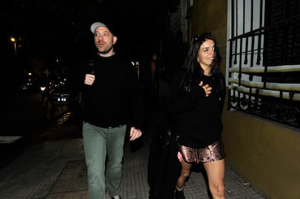 El productor junto a la actriz y cantante, en su primera salida oficial