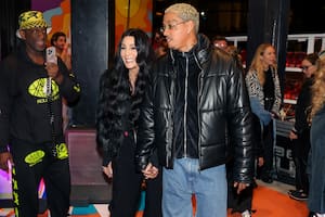 Alexander “A.E.” Edwards, el novio de Cher que es 40 años menor a ella