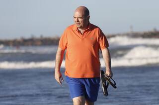 Un día en la vida de Carlos Rottemberg, el hombre que hace teatros