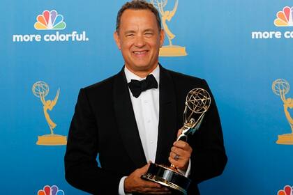El productor. Tom Hanks con su premio a la mejor miniserie por The Pacific.