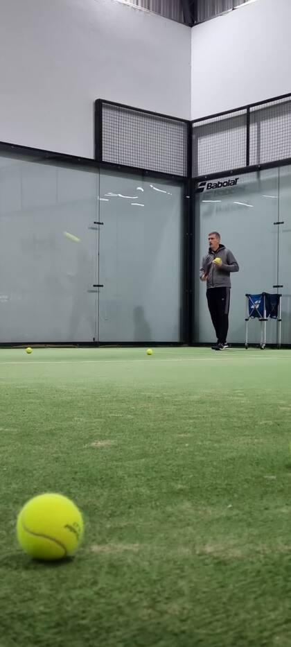 El profesor aconseja siempre hacer un precalentamiento y elongar antes