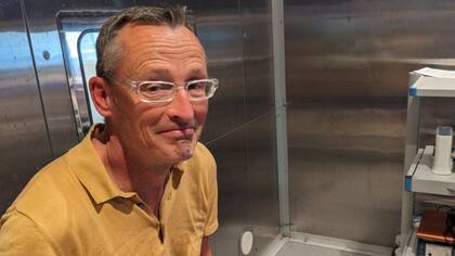 El profesor Bailey también siente el calor en el interior de la cámara