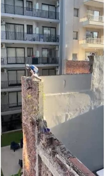 El profesor de baile Darío Sosa en plena acción.