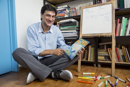 El profesor Guillermo Anlló está obsesionado con lograr formas de medir mejor los procesos creativos