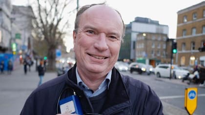 El profesor Jonathan Grigg forma parte del equipo de científicos que viene estudiando el impacto de la contaminación atmosférica sobre los seres humanos.