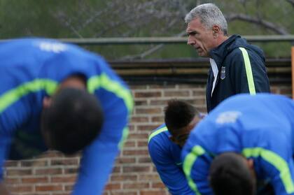 El profesor Valdecantos, testigo directo de la agresión al micro de Boca