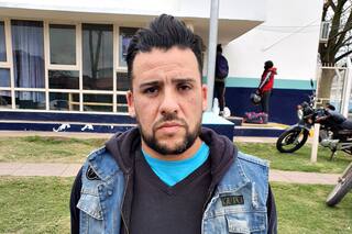 Estaba prófugo, pero descubrieron que trabajaba en una peluquería y lo atraparon