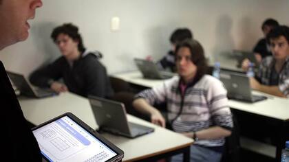 El programa 111 mil busca capacitar jóvenes en informática y darles una salida laboral