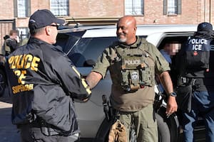 Qué dice el proyecto de ley que avanza en Nueva York y que permitiría a la policía local colaborar con el ICE