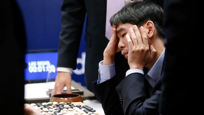 El programa Alpha Go superó la inteligencia humana; este año le ganó la partida del juego chino Go al campeón mundial Lee Sedol