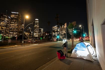 El programa de Los Ángeles logró refugiar a miles de personas vulnerables de las calles de la ciudad