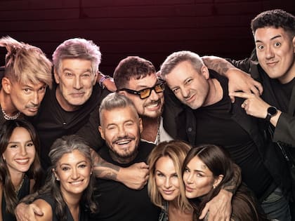 El programa de Marcelo Tinelli Estamos de paso, con su equipo inicial