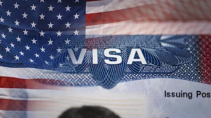 El programa de visas H-2A permite a las empresas agrícolas estadounidenses contratar legalmente a personal extranjero para labores temporales