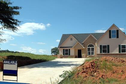 El programa federal facilita la compra de viviendas con una rebaja del 50% en Colorado