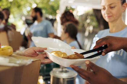 El programa gratuito de comidas en Fresno espera alimentar a 10.000 chicos por día
