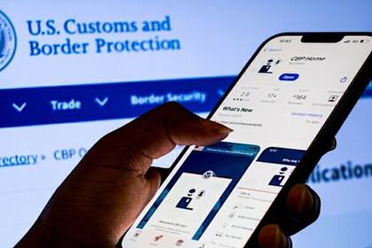 El programa otorga mil dólares por autodeportación