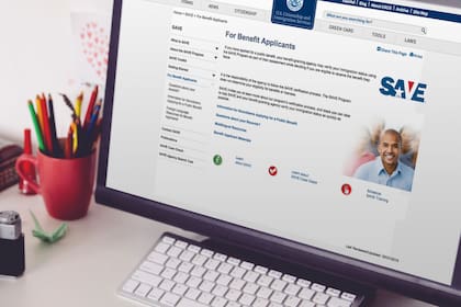El programa SAVE es una herramienta digital de Uscis diseñada para que diversas agencias gubernamentales confirmen el estatus migratorio o la ciudadanía de quienes solicitan beneficios públicos