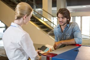 El programa del gobierno para quienes tengan pasaporte estadounidense y viajen al extranjero