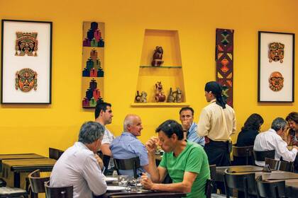 El prolijo local abunda en arte incaico y tiene capacidad para 200 comensales.