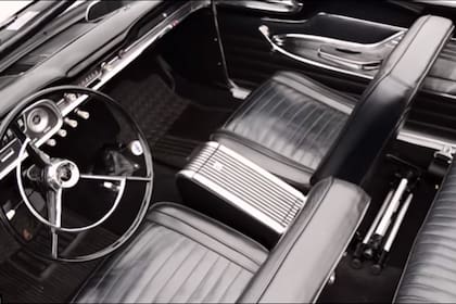 El propietario importó los repuestos originales como tapizados y accesorios del interior y exterior