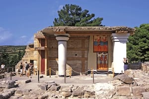 El propíleo oeste del Palacio de Cnosos con el fresco de la procesión