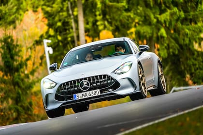 El propulsor se asocia a una caja automática secuencial de nueve velocidades