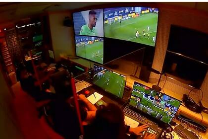 El protagonismo de la mesa de control y las demoras en el campo de juego distorsionan el ritmo de la competencia