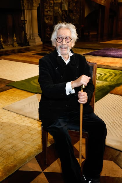 El protagonista, Alberto Churba. "Quien a sus casi 93 años, presentó una selección de piezas organizadas por núcleos temáticos que abarcan desde las décadas de los 60 a los 80 y sus pinturas digitales más recientes", dijeron en su presentación.