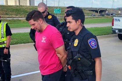 El protagonista del incidente, identificado como Benjamin Hylander (31), conducía una camioneta Subaru Forester 2020 con 0,15 g/l de alcohol en sangre